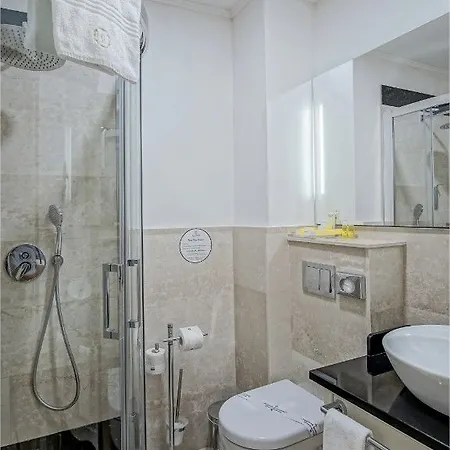 Old Town Boutique Готель Бухарест